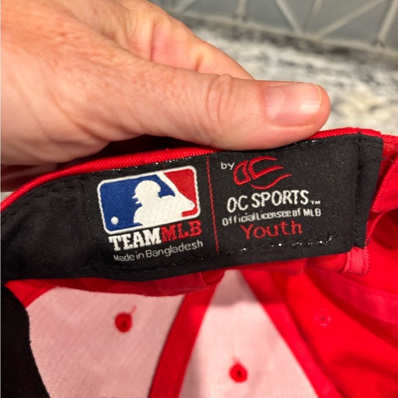 MLB Red and Black Cincinnati Reds Hat - Picture 3 of 4